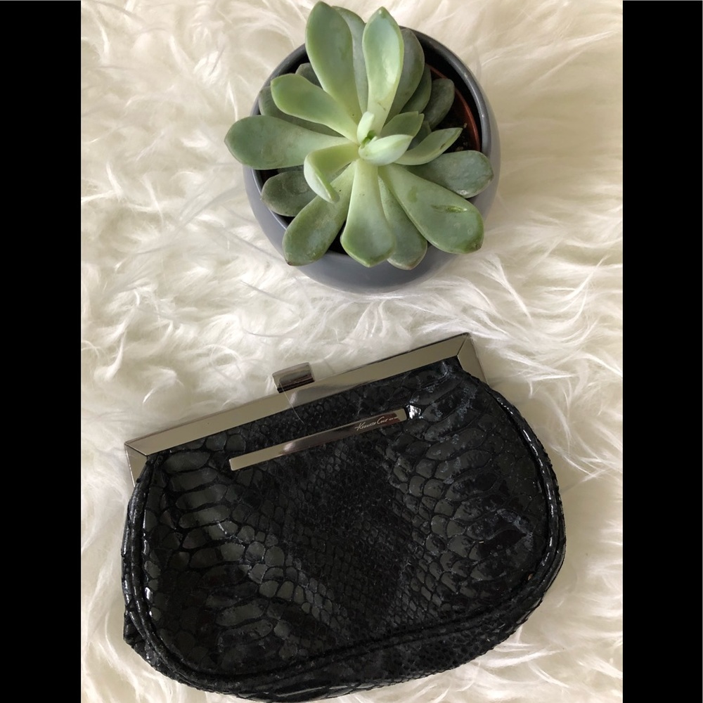 🛑 KENNETH COLE CLUTCH